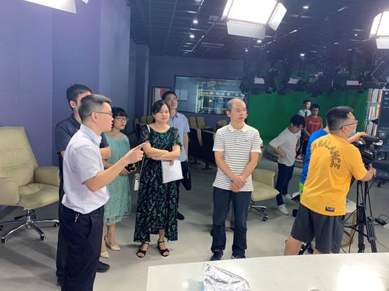 说明: C:\Users\Administrator.SD-20180606XRRJ\Desktop\合川人文社科基地评审会照片\IMG_3620.JPG